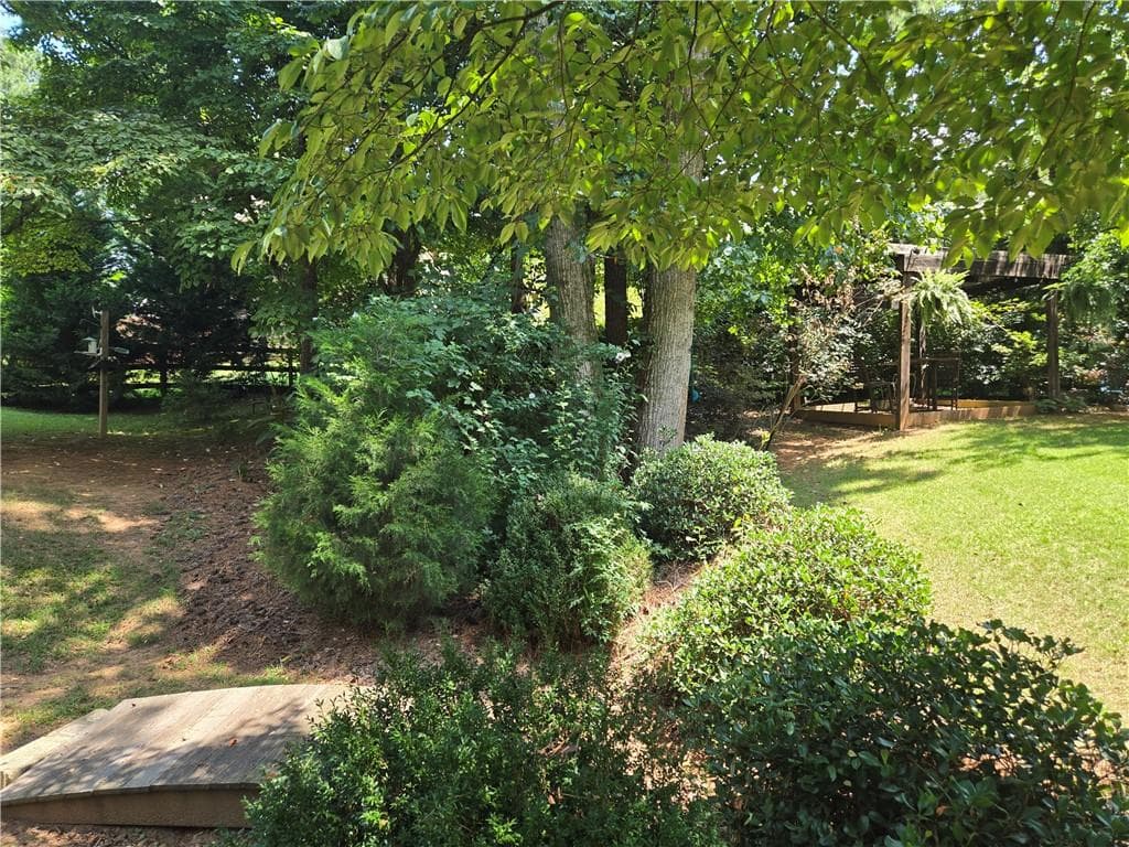 3 bedroom, 2 bathroom, 1,418 sq ft single family residence under contract at 102 Thomas Drive, Dallas, GA 30157 — photo 4