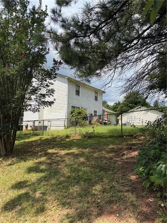 3 bedroom, 3 bathroom, 1,534 sq ft single family residence for sale at 195 Kingsport Drive, Lawrenceville, GA 30046 — photo 3