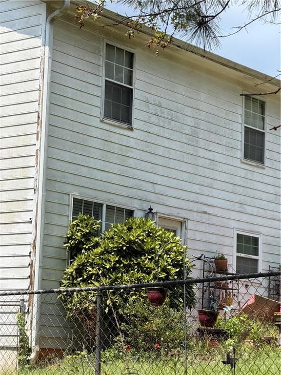 3 bedroom, 3 bathroom, 1,534 sq ft single family residence for sale at 195 Kingsport Drive, Lawrenceville, GA 30046 — photo 4