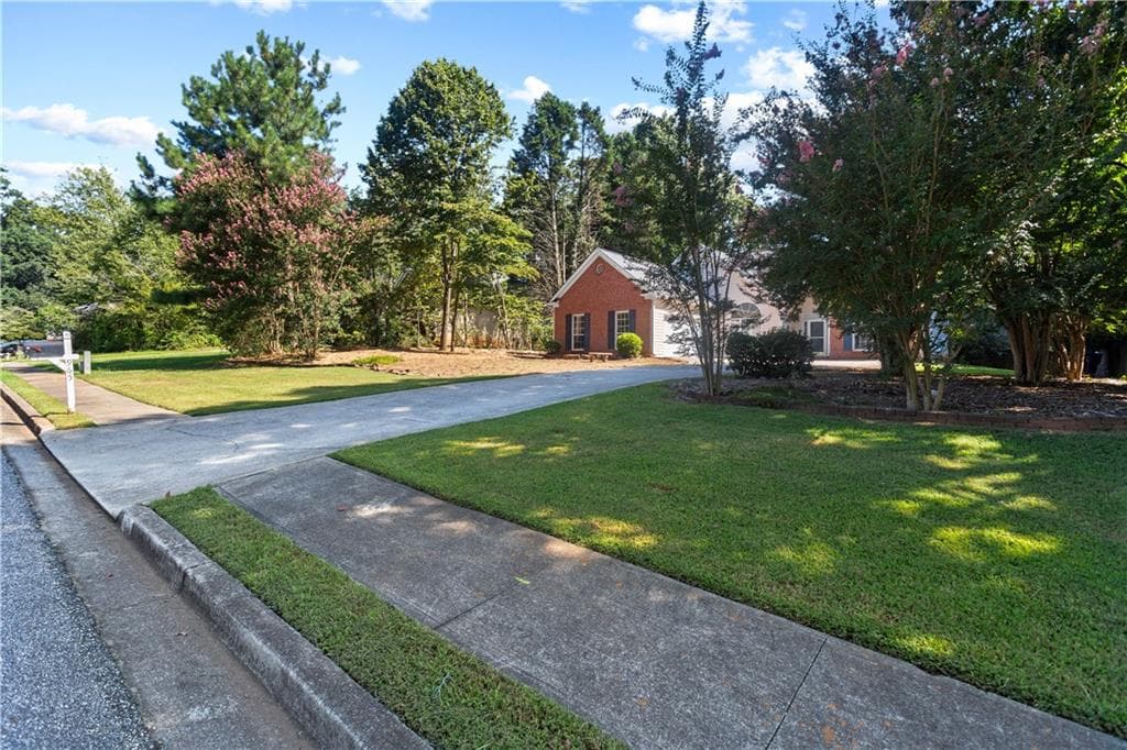 3 bedroom, 2 bathroom, 1,680 sq ft single family residence for rent at 965 Dogwood Park Drive, Lawrenceville, GA 30046 for $2,300 a month — photo 3