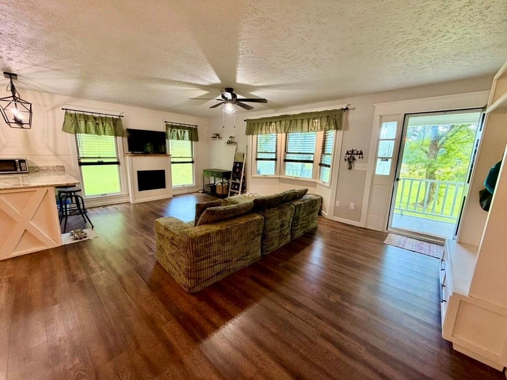 2 bedroom, 2 bathroom, 1,584 sq ft single family residence for sale at 4886 Buchanan Highway, Buchanan, GA 30113 — photo 2