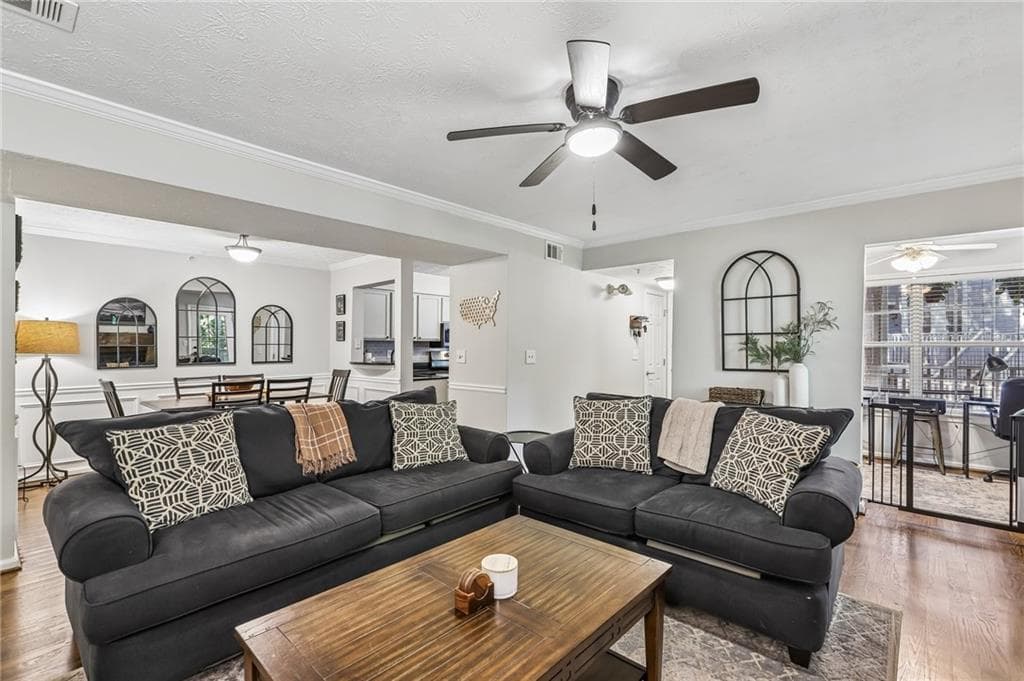 2 bedroom, 2 bathroom, 1,236 sq ft condominium for sale at 3940 Riverlook Parkway 101, Marietta, GA 30067 — photo 3