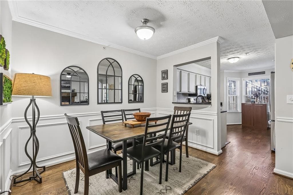2 bedroom, 2 bathroom, 1,236 sq ft condominium for sale at 3940 Riverlook Parkway 101, Marietta, GA 30067 — photo 4