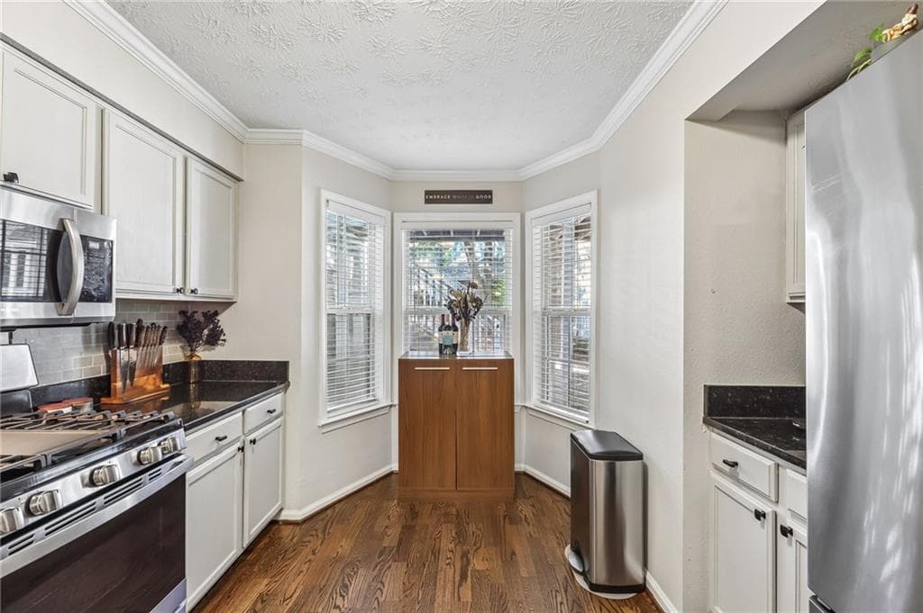 2 bedroom, 2 bathroom, 1,236 sq ft condominium for sale at 3940 Riverlook Parkway 101, Marietta, GA 30067 — photo 5