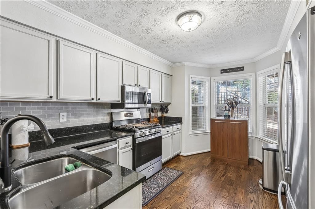 2 bedroom, 2 bathroom, 1,236 sq ft condominium for sale at 3940 Riverlook Parkway 101, Marietta, GA 30067 — photo 7