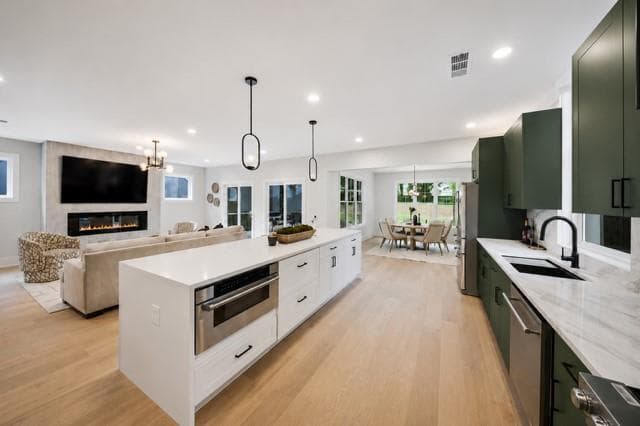 1378 Gus Thornhill Jr Drive, East Point, GA 30344 — most recent listing photo