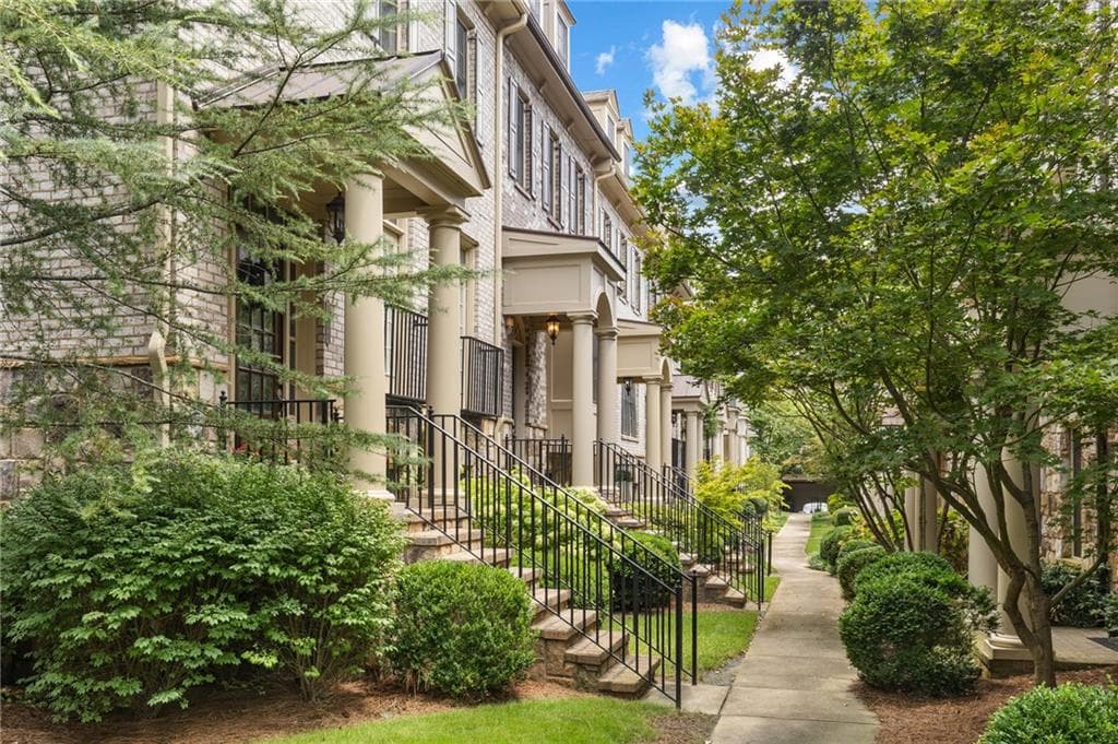 3 bedroom, 4 bathroom, 2,875 sq ft townhouse for sale at 3671 Manor Brook Terrace, Atlanta, GA 30319
