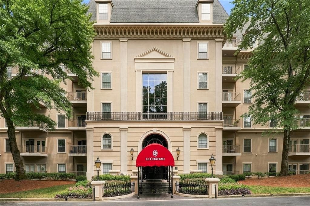 2 bedroom, 2 bathroom, 1,274 sq ft condominium for rent at 2865 Lenox Road 210, Atlanta, GA 30324 for $2,195 a month — photo 2