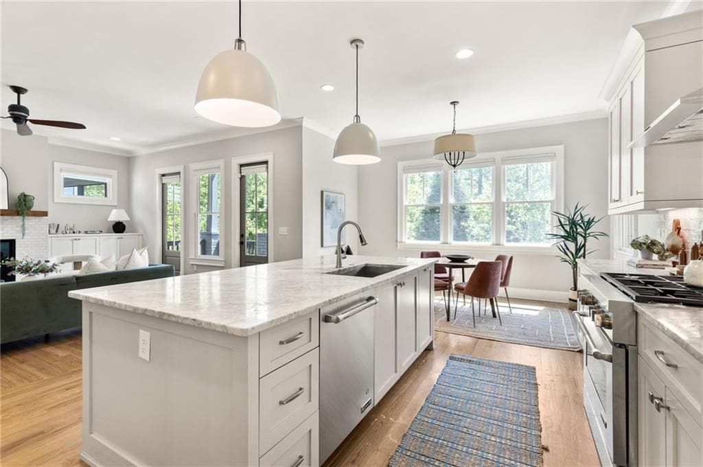 4 bedroom, 5 bathroom, 3,268 sq ft single family residence under contract at 35 McEvoy Lane, Decatur, GA 30030 — photo 2