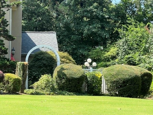4 bedroom, 4 bathroom, 3,323 sq ft single family residence for sale at 12080 Magnolia Crescent Drive, Roswell, GA 30075 — photo 4