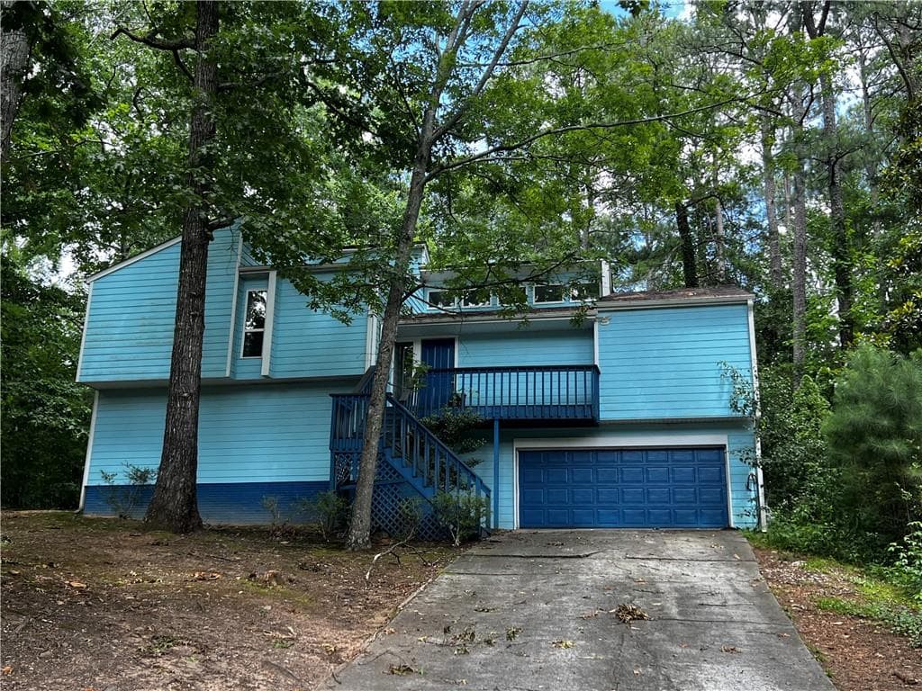 3 bedroom, 3 bathroom, 2,086 sq ft single family residence sold at 2308 Spear Point Trail, Marietta, GA 30062