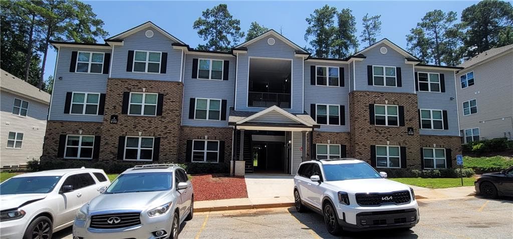 3 bedroom, 2 bathroom, 1,292 sq ft condominium for sale at 3103 Fairington Village Drive, Lithonia, GA 30038 — photo 2