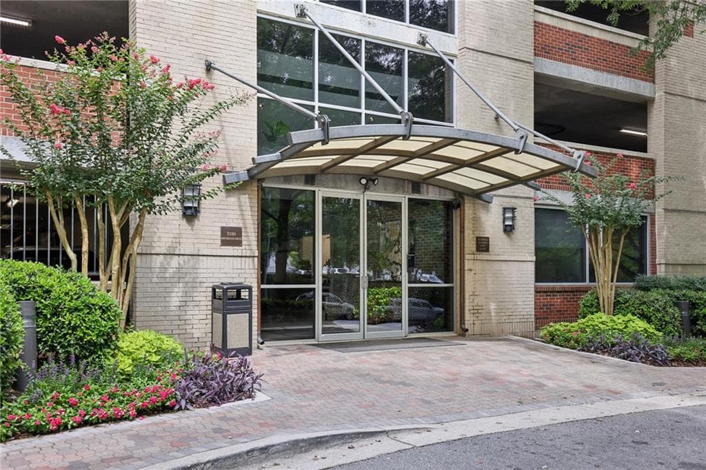 2 bedroom, 2 bathroom, 2,487 sq ft condominium for sale at 3180 Mathieson Drive 1403, Atlanta, GA 30305 — photo 2
