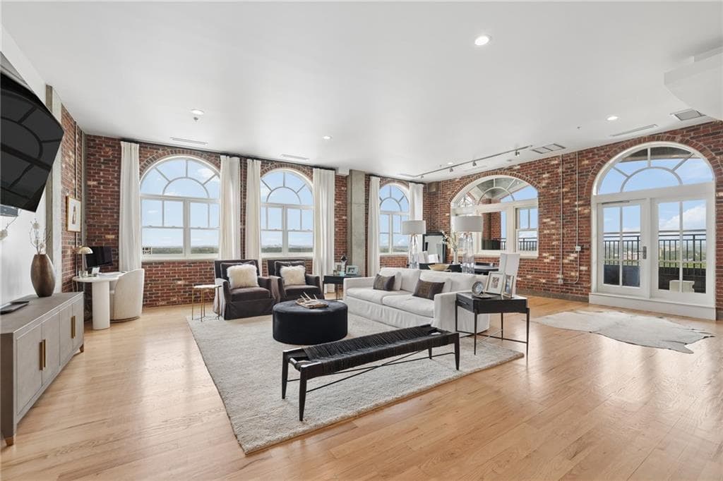 2 bedroom, 2 bathroom, 2,487 sq ft condominium for sale at 3180 Mathieson Drive 1403, Atlanta, GA 30305 — photo 5