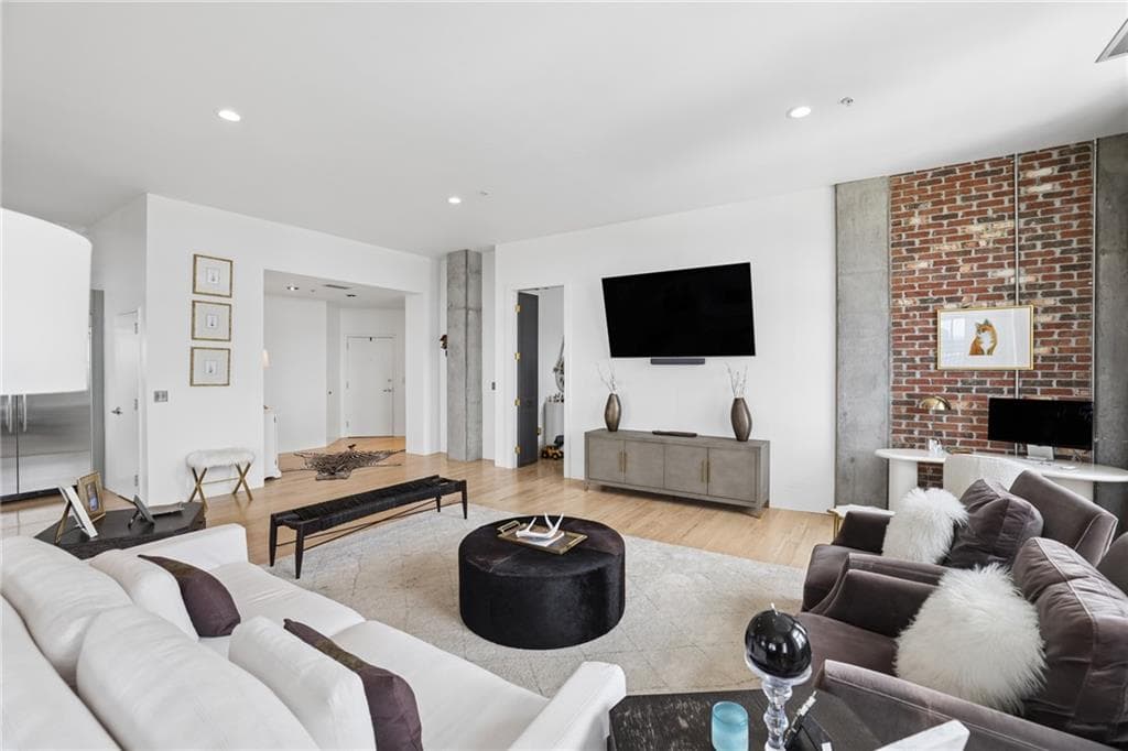 2 bedroom, 2 bathroom, 2,487 sq ft condominium for sale at 3180 Mathieson Drive 1403, Atlanta, GA 30305 — photo 6
