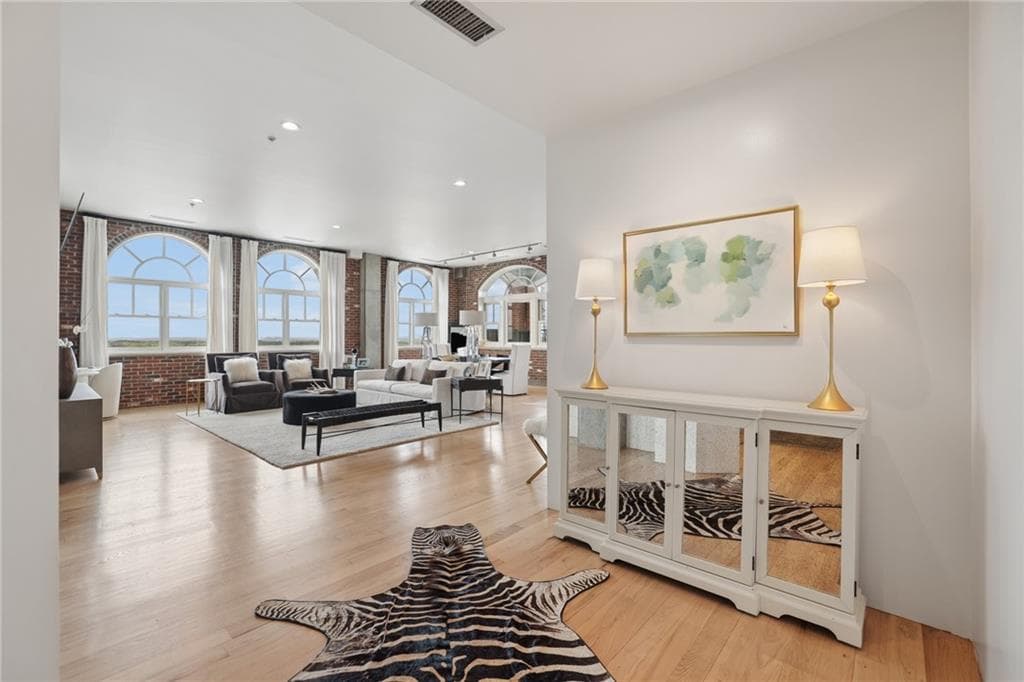 2 bedroom, 2 bathroom, 2,487 sq ft condominium for sale at 3180 Mathieson Drive 1403, Atlanta, GA 30305 — photo 4