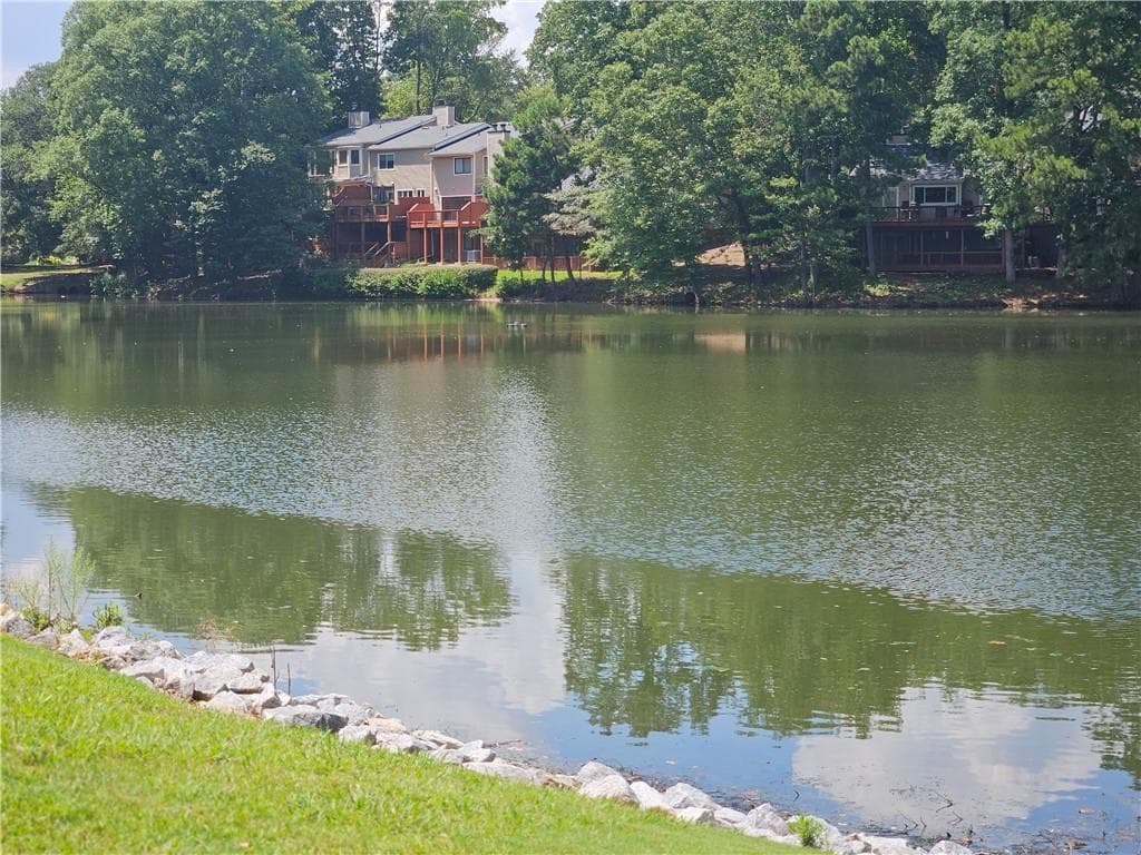 2 bedroom, 2 bathroom, 1,200 sq ft condominium for sale at 1101 Garden Court, Sandy Springs, GA 30328 — photo 4