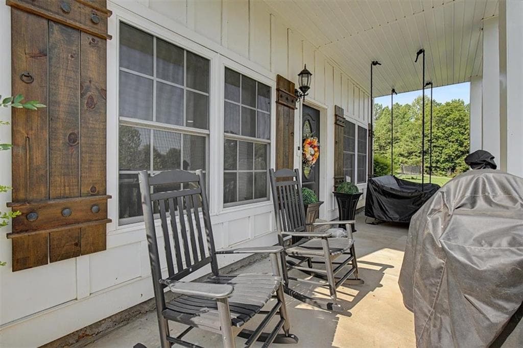 5 bedroom, 3 bathroom, 5,000 sq ft single family residence under contract at 250 Crowe Springs Road, Cartersville, GA 30121 — photo 3