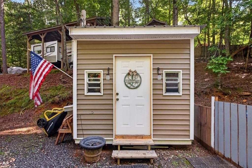 1 bedroom, 1 bathroom, 800 sq ft single family residence for sale at 190 26th St., Ellijay, GA 30540 — photo 5
