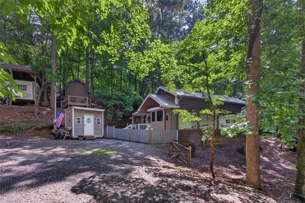 1 bedroom, 1 bathroom, 800 sq ft single family residence for sale at 190 26th St., Ellijay, GA 30540 — photo 6