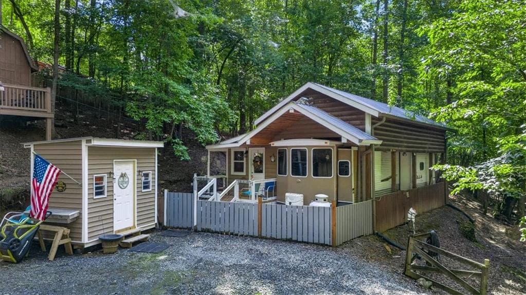 1 bedroom, 1 bathroom, 800 sq ft single family residence for sale at 190 26th St., Ellijay, GA 30540 — photo 7