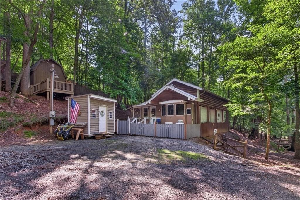 1 bedroom, 1 bathroom, 800 sq ft single family residence for sale at 190 26th St., Ellijay, GA 30540 — photo 10