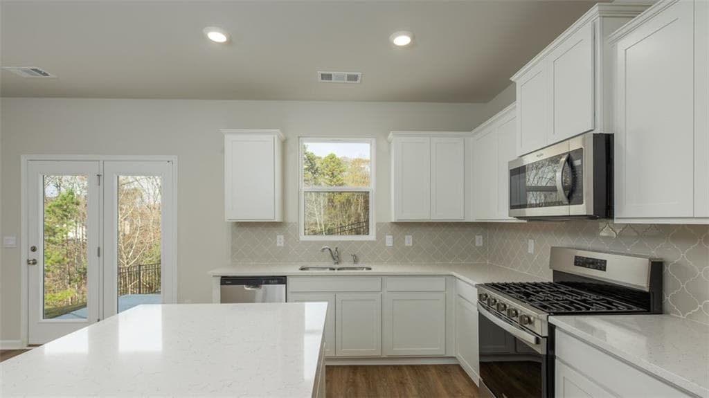 5 bedroom, 5 bathroom, 3,481 sq ft single family residence for sale at 2232 Edgecombe Lane, Dacula, GA 30019 — photo 8