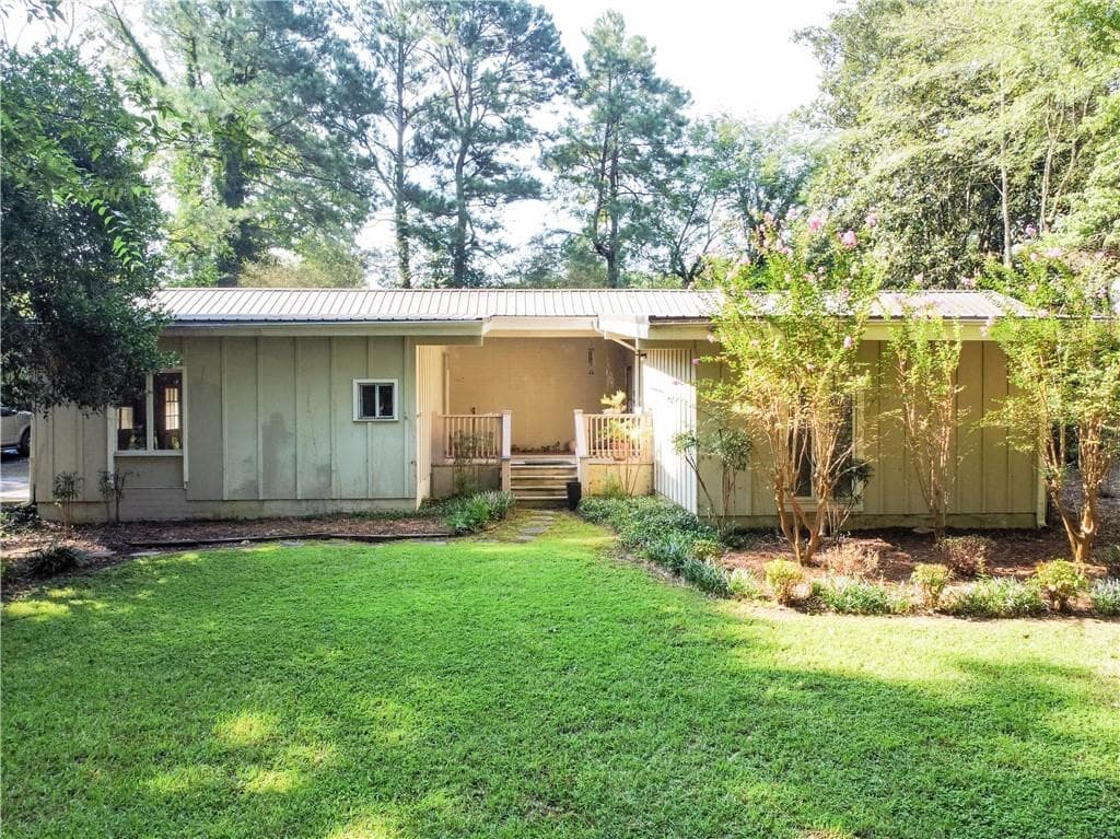 3 bedroom, 3 bathroom, 2,591 sq ft single family residence for sale at 117 Meadow Lane, Calhoun, GA 30701 — photo 2
