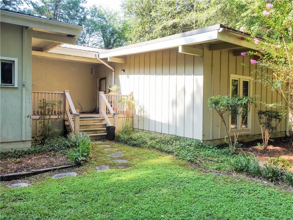 3 bedroom, 3 bathroom, 2,591 sq ft single family residence for sale at 117 Meadow Lane, Calhoun, GA 30701 — photo 3