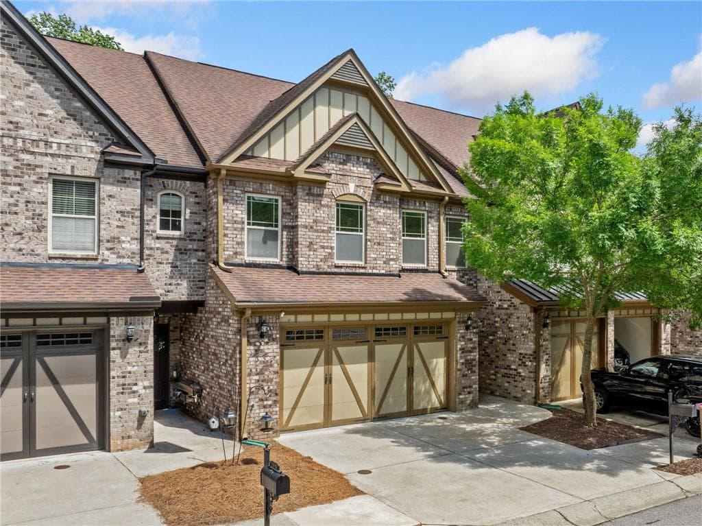 4 bedroom, 4 bathroom, 2,147 sq ft townhouse under contract at 13333 Flamingo Road, Alpharetta, GA 30004 — photo 3