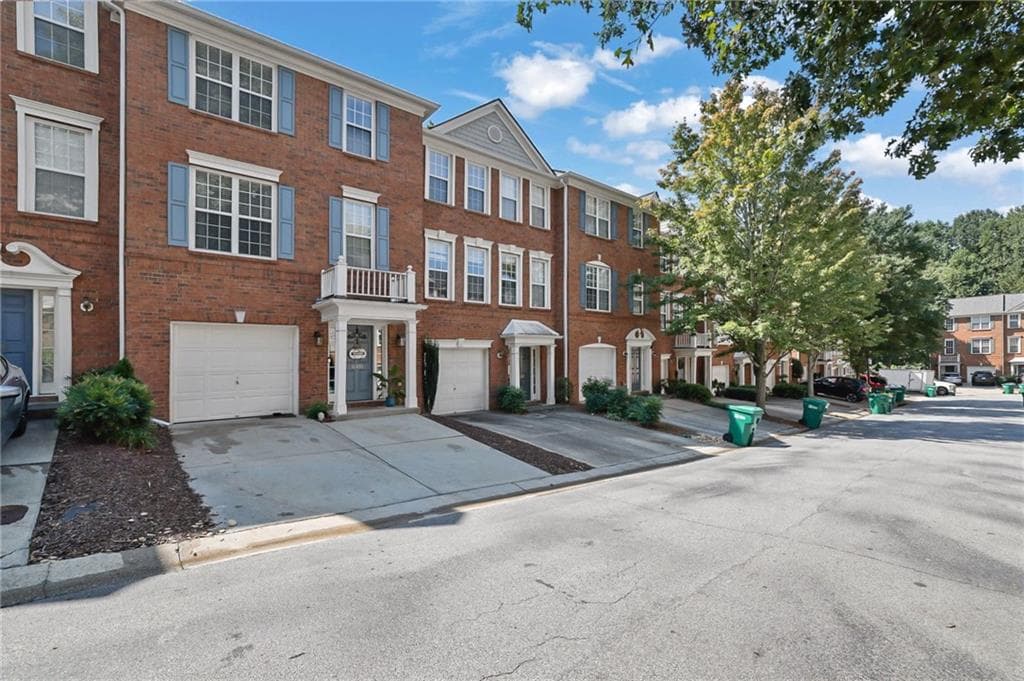 3 bedroom, 4 bathroom, 1,690 sq ft townhouse for sale at 6300 Views Trace, Peachtree Corners, GA 30092 — photo 2