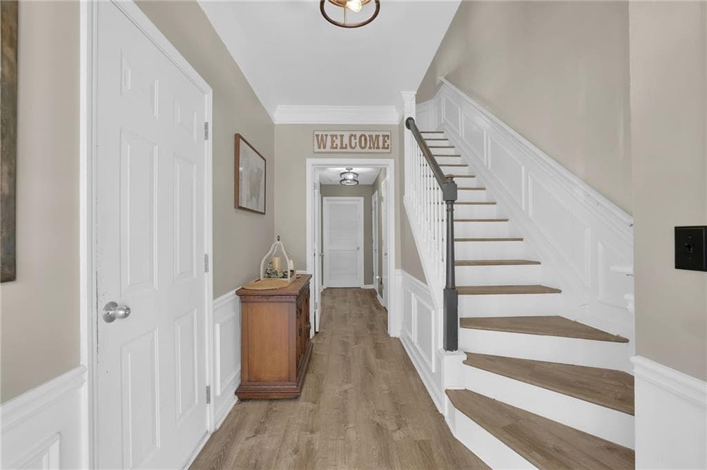 3 bedroom, 4 bathroom, 1,690 sq ft townhouse for sale at 6300 Views Trace, Peachtree Corners, GA 30092 — photo 3