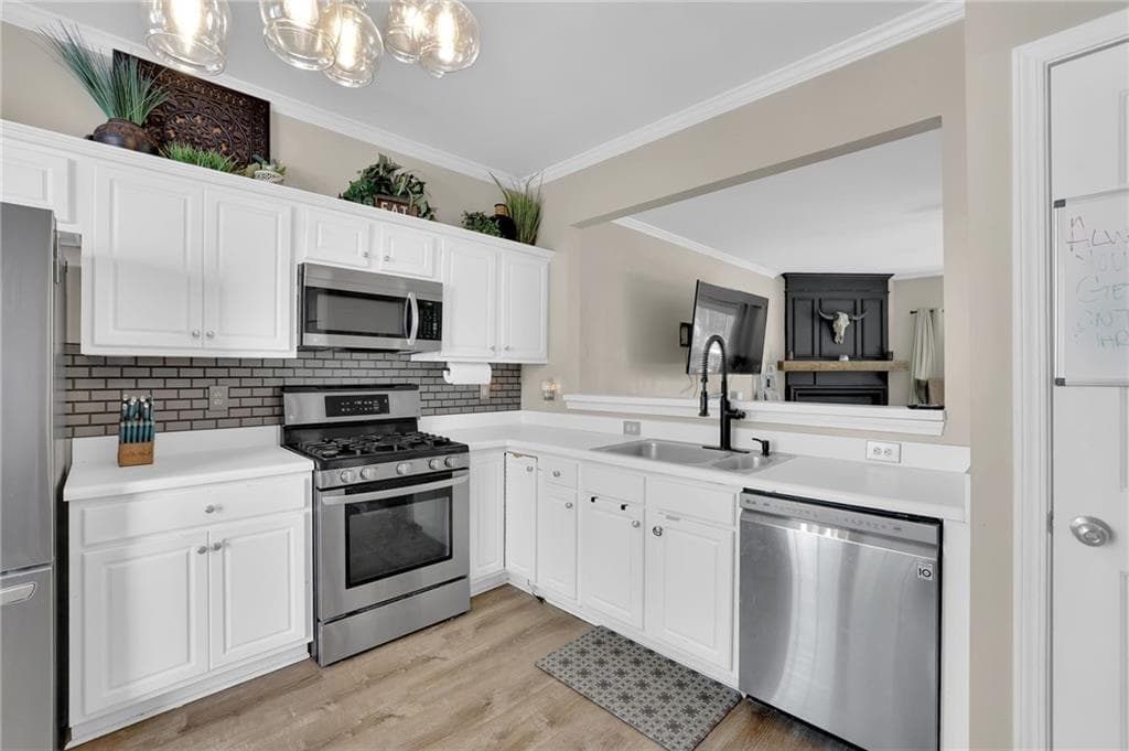 3 bedroom, 4 bathroom, 1,690 sq ft townhouse for sale at 6300 Views Trace, Peachtree Corners, GA 30092 — photo 6