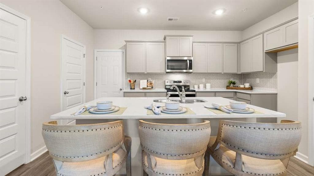 3 bedroom, 3 bathroom, 1,655 sq ft townhouse for sale at 360 Sound Circle, Stockbridge, GA 30281 — photo 9