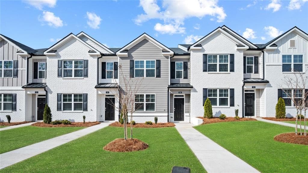 3 bedroom, 3 bathroom, 1,655 sq ft townhouse for sale at 360 Sound Circle, Stockbridge, GA 30281