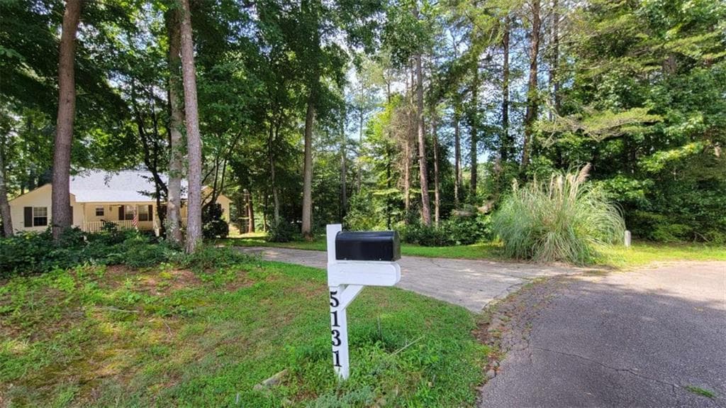 4 bedroom, 3 bathroom, 3,824 sq ft single family residence for sale at 5131 Deer Path Ln, Gainesville, GA 30507 — photo 2