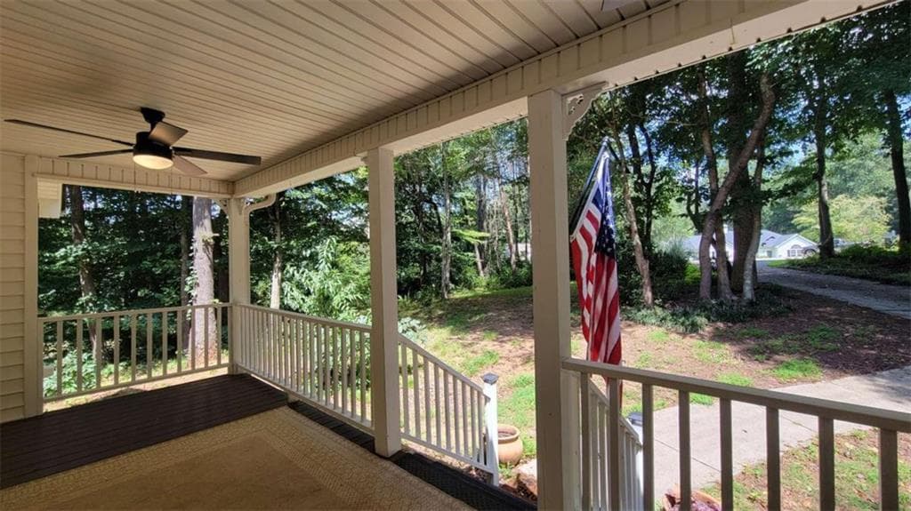 4 bedroom, 3 bathroom, 3,824 sq ft single family residence for sale at 5131 Deer Path Ln, Gainesville, GA 30507 — photo 4