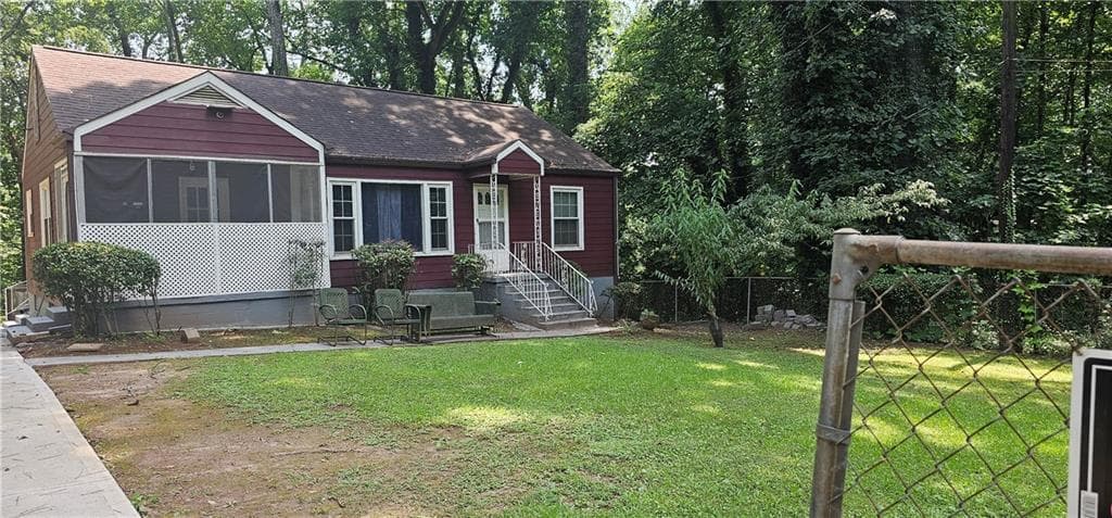 4 bedroom, 2 bathroom, 1,552 sq ft single family residence for sale at 488 SW Pomona Circle, Atlanta, GA 30315 — photo 1 of 9