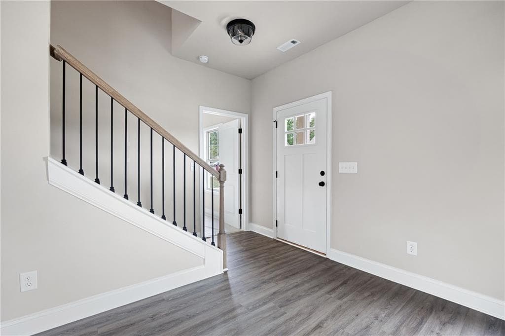 3 bedroom, 3 bathroom, 1,369 sq ft single family residence for sale at 107 Winston Way, Carrollton, GA 30117 — photo 2