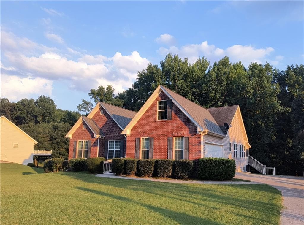 5 bedroom, 4 bathroom, 3,920 sq ft single family residence for sale at 371 Summit Chase Drive, Jefferson, GA 30549 — photo 1 of 1