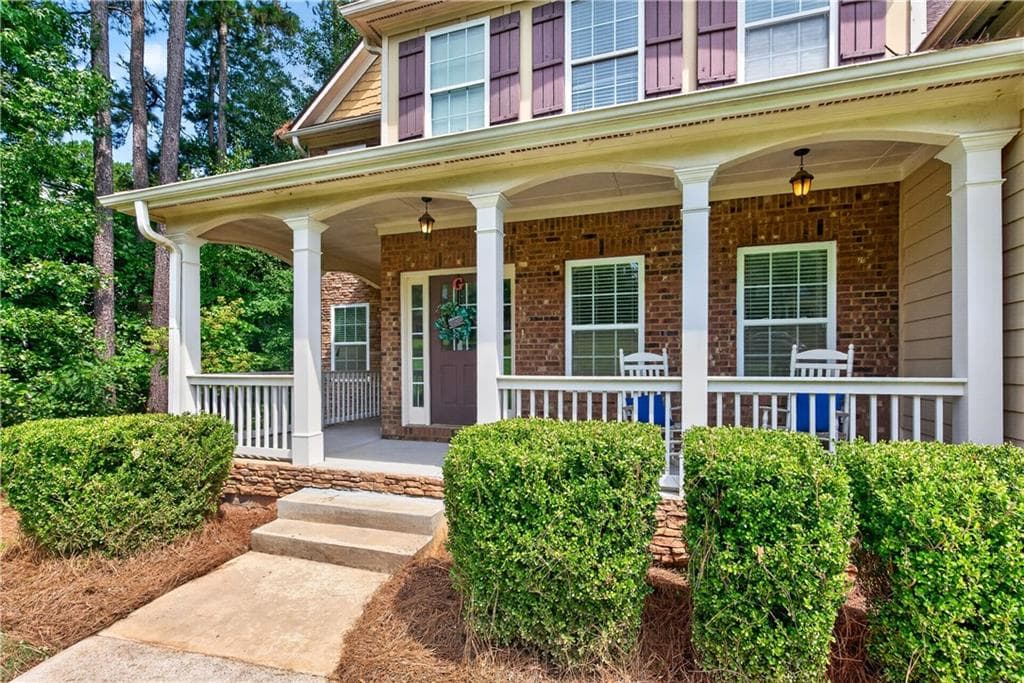 5 bedroom, 4 bathroom, 3,327 sq ft single family residence for sale at 424 Oscar Court, Mcdonough, GA 30252 — photo 2