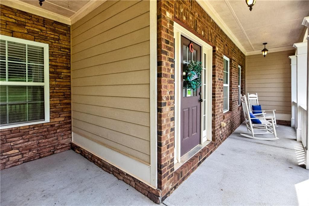 5 bedroom, 4 bathroom, 3,327 sq ft single family residence for sale at 424 Oscar Court, Mcdonough, GA 30252 — photo 3
