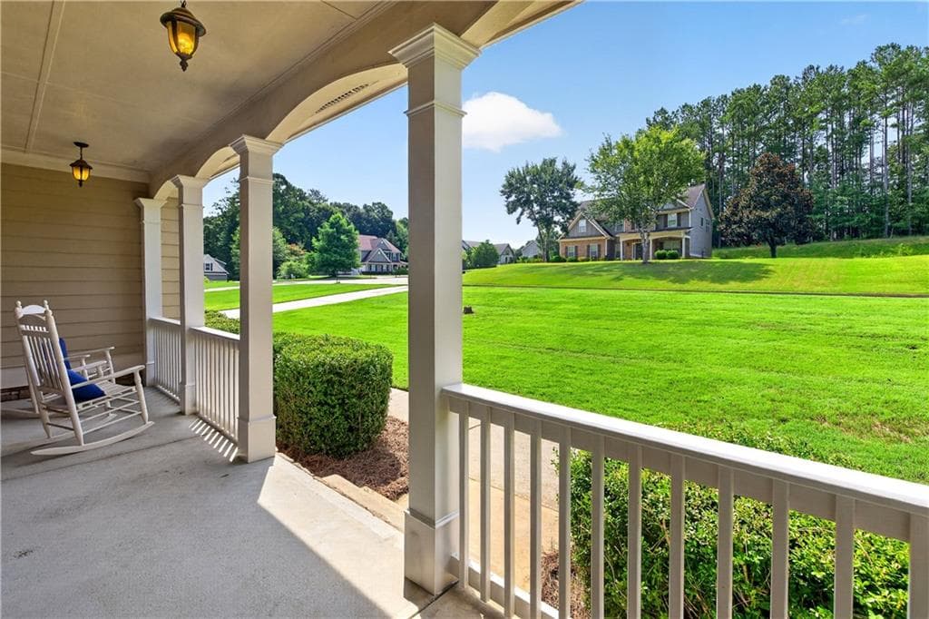 5 bedroom, 4 bathroom, 3,327 sq ft single family residence for sale at 424 Oscar Court, Mcdonough, GA 30252 — photo 4