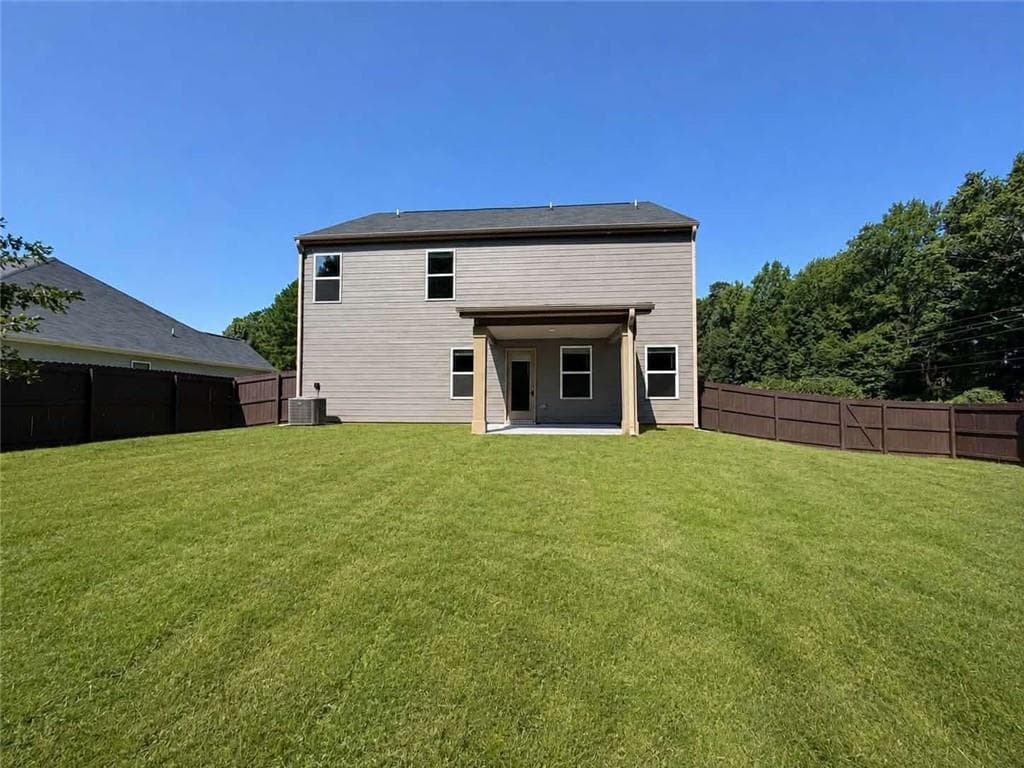 5 bedroom, 3 bathroom, 2,432 sq ft single family residence for sale at 403 Limerick Way, Hampton, GA 30228 — photo 4