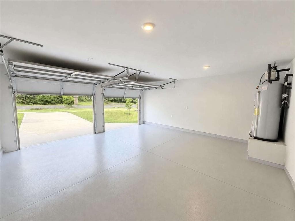 5 bedroom, 3 bathroom, 2,432 sq ft single family residence for sale at 403 Limerick Way, Hampton, GA 30228 — photo 7