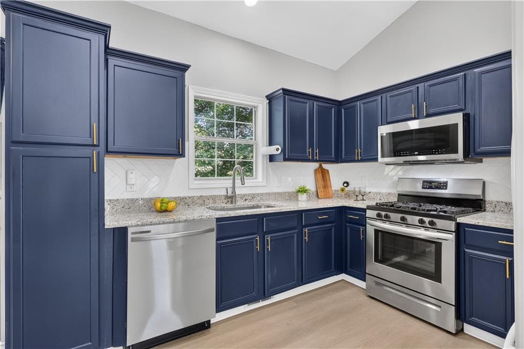 4 bedroom, 3 bathroom, 2,154 sq ft single family residence under contract at 2490 Riverwood Spring, Ellenwood, GA 30294 — photo 7