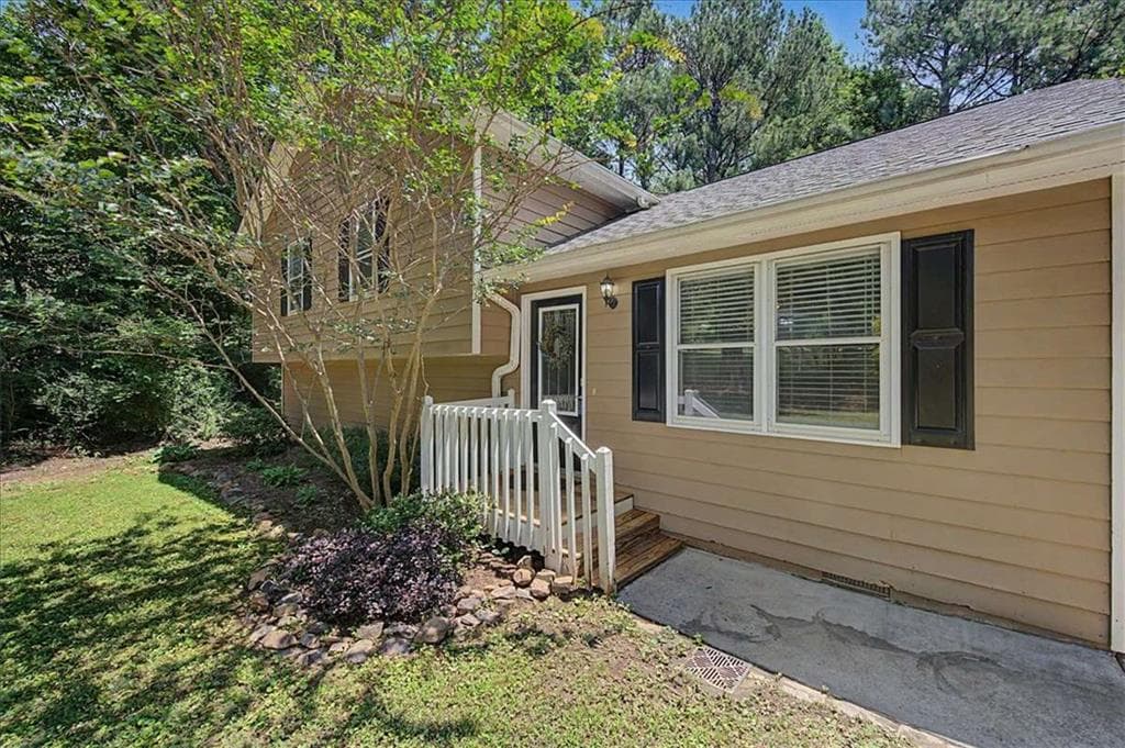 5 bedroom, 3 bathroom, 2,072 sq ft single family residence for sale at 558 Peeples Valley Road, Cartersville, GA 30121 — photo 6