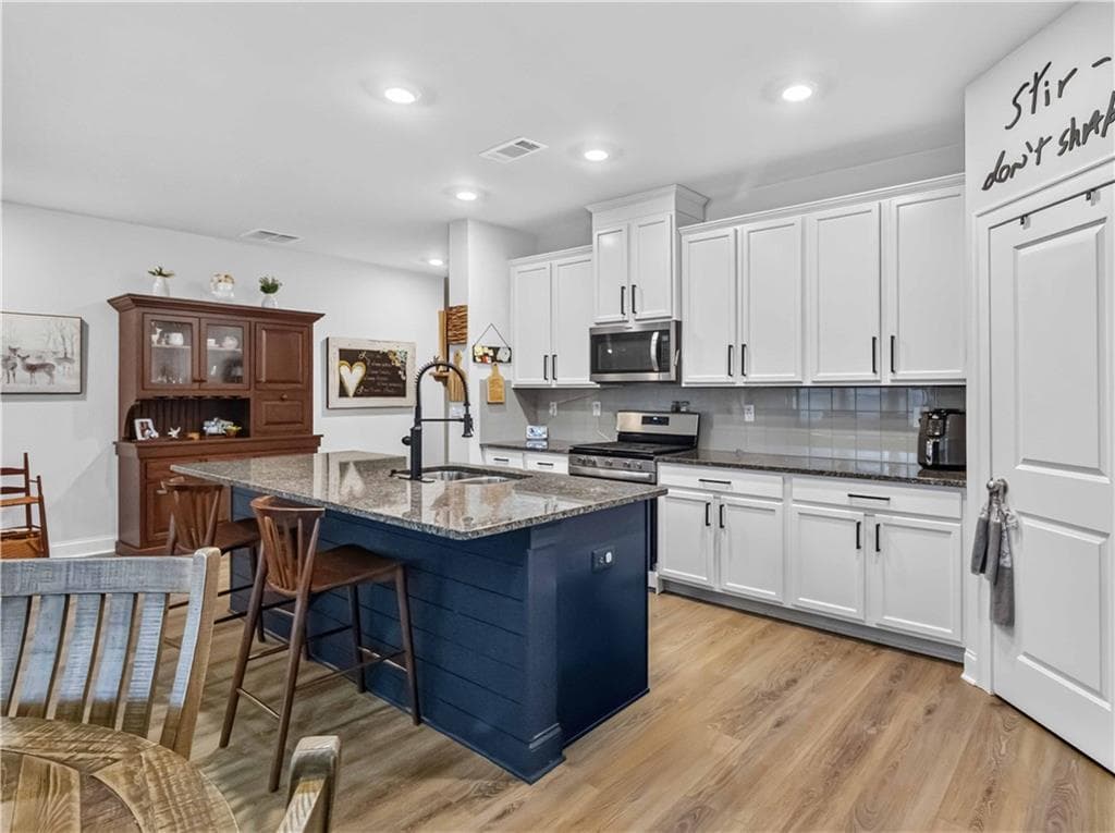 3 bedroom, 3 bathroom, 2,098 sq ft single family residence for sale at 3625 Summerpoint Crossing, Cumming, GA 30028 — photo 3
