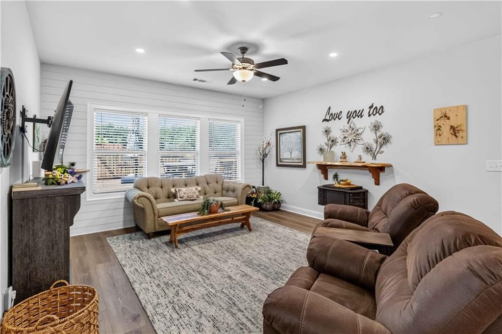 3 bedroom, 3 bathroom, 2,098 sq ft single family residence for sale at 3625 Summerpoint Crossing, Cumming, GA 30028 — photo 5