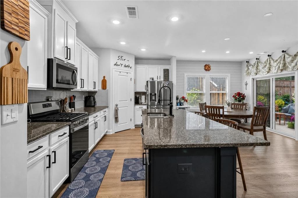 3 bedroom, 3 bathroom, 2,098 sq ft single family residence for sale at 3625 Summerpoint Crossing, Cumming, GA 30028 — photo 4